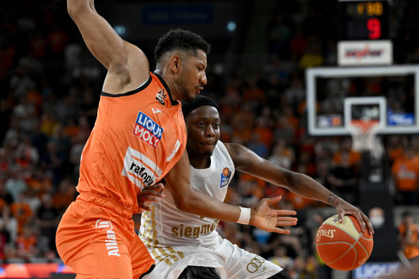 更富压迫感 更富压迫感